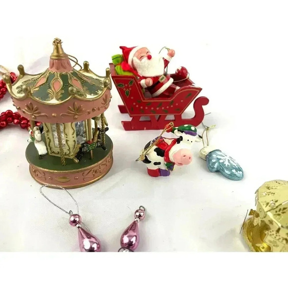 12x VTG Holiday Hanging Ornaments Christmas Sleigh Penguins Cows Santa 1990s - Picture 3 of 9